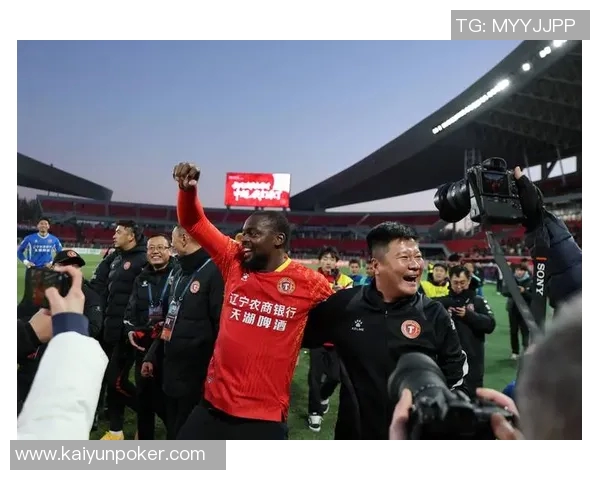 国安主帅向球迷致歉称尽全力努力前行坚信球队正走在正确轨道上